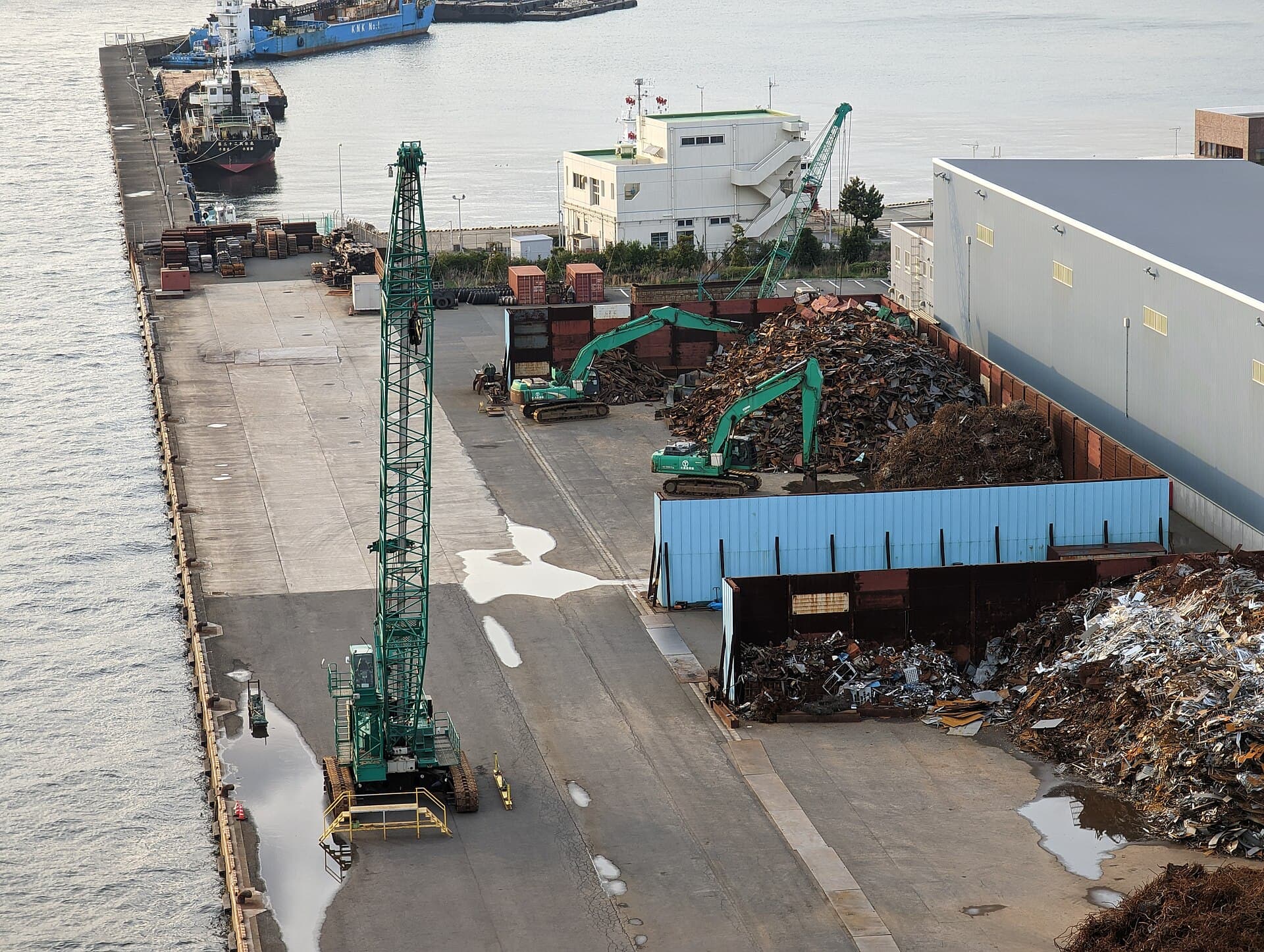Industrial metal scrap sorting yard and weighing facility